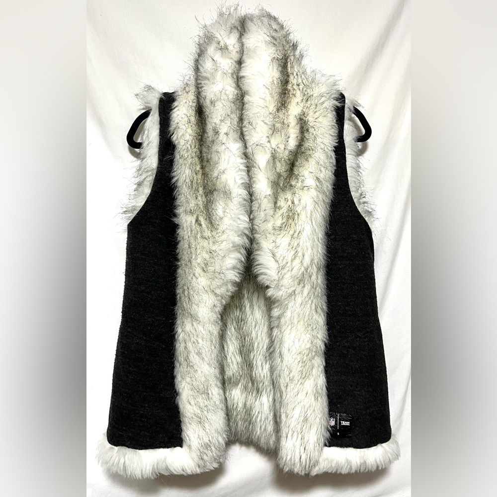Reversible White Faux Fur Vest Official NFL Apparel Super Bowl Cozy Warm Winter - Picture 7 of 15